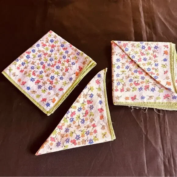 Vintage 60s Floral Handkerchiefs with Green Trim set of 3. - Picture 6 of 6